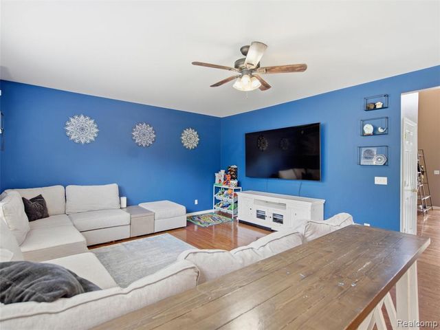 957 River Rock Drive, Holly, MI 48442