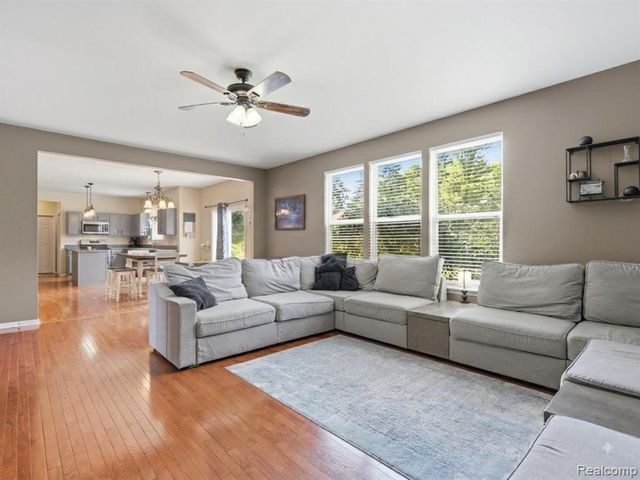 957 River Rock Drive, Holly, MI 48442