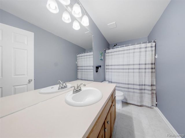 957 River Rock Drive, Holly, MI 48442