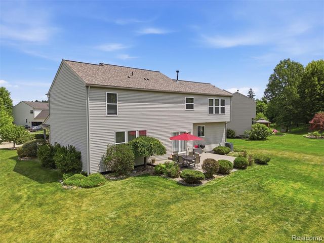 957 River Rock Drive, Holly, MI 48442