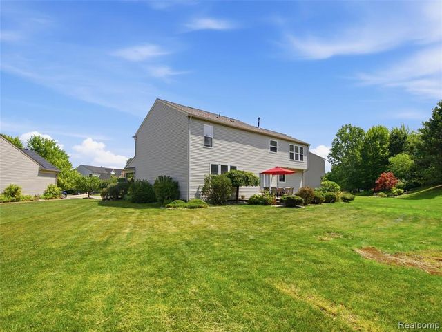 957 River Rock Drive, Holly, MI 48442