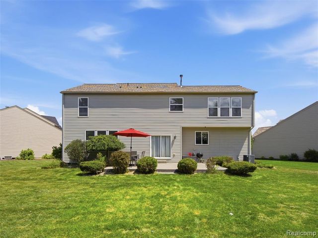 957 River Rock Drive, Holly, MI 48442