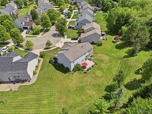957 River Rock Drive, Holly, MI 48442