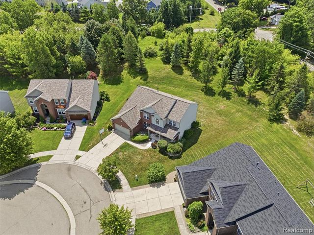 957 River Rock Drive, Holly, MI 48442