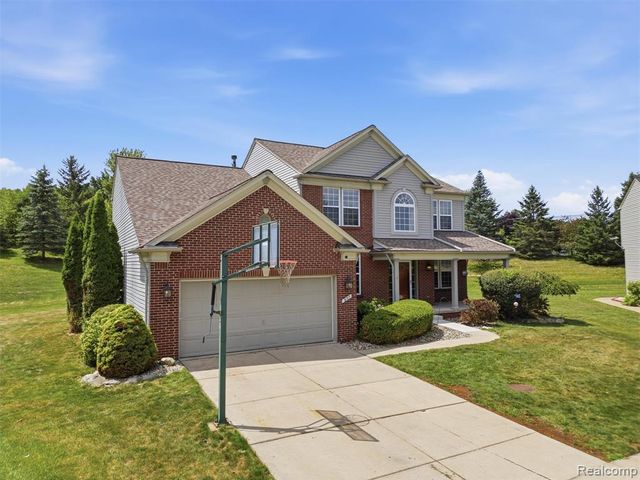 957 River Rock Drive, Holly, MI 48442
