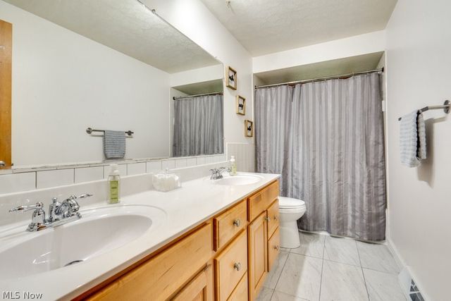 7821 W List Lane, Parma, OH 44130