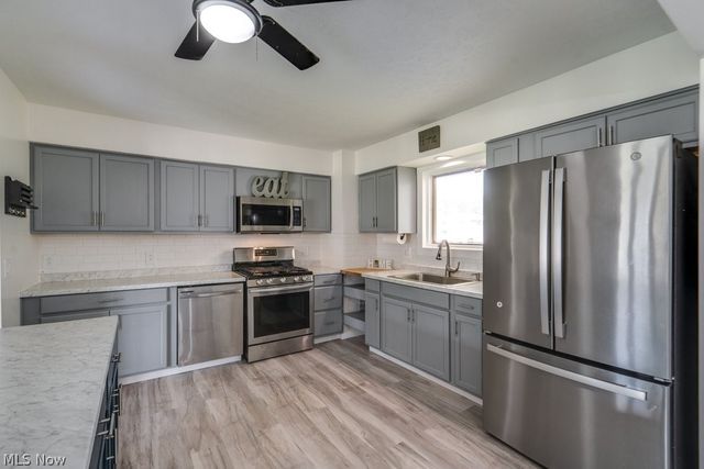 7821 W List Lane, Parma, OH 44130
