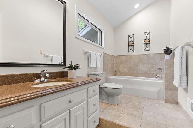 7708 Stonewood Court, Edina, MN 55439