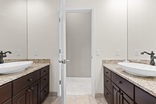 7708 Stonewood Court, Edina, MN 55439