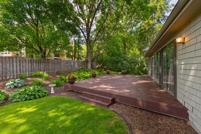 7708 Stonewood Court, Edina, MN 55439