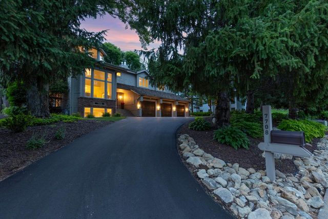 7708 Stonewood Court, Edina, MN 55439