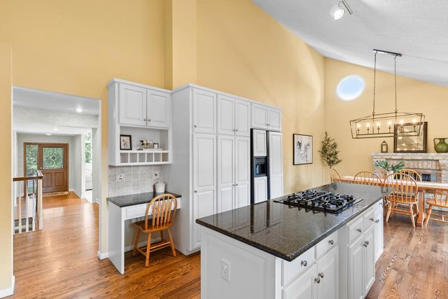 7708 Stonewood Court, Edina, MN 55439