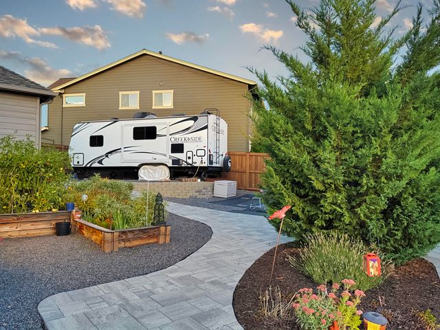 61076 Manhae Loop, Bend, OR 97702