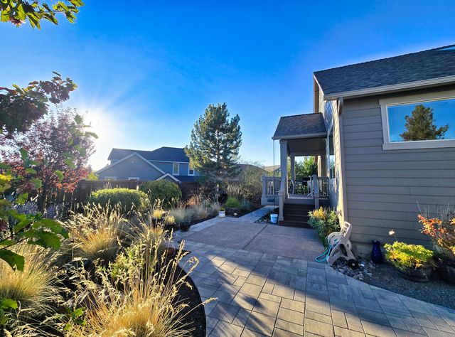 61076 Manhae Loop, Bend, OR 97702