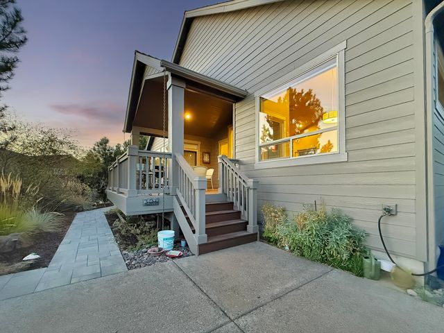 61076 Manhae Loop, Bend, OR 97702