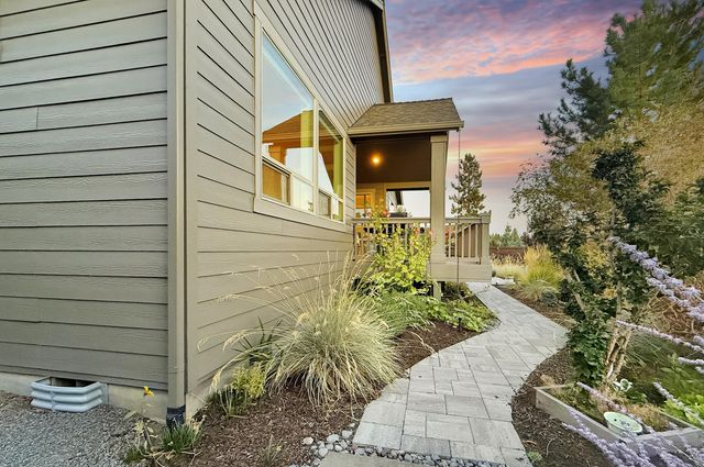 61076 Manhae Loop, Bend, OR 97702