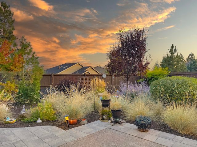 61076 Manhae Loop, Bend, OR 97702