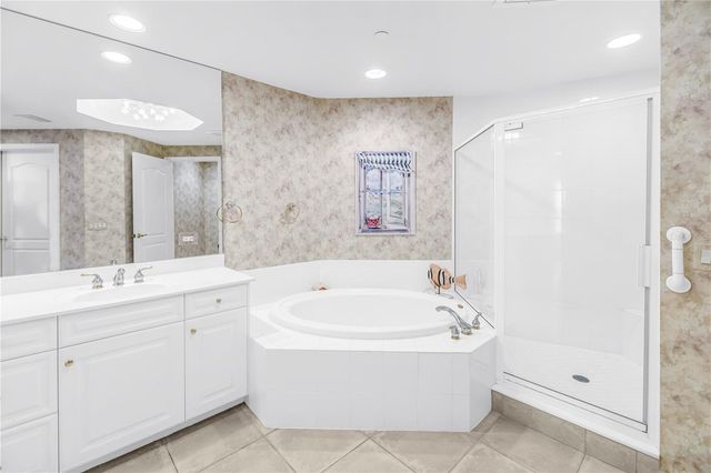 100 BEACH DRIVE NE 702, St Petersburg, FL 33701