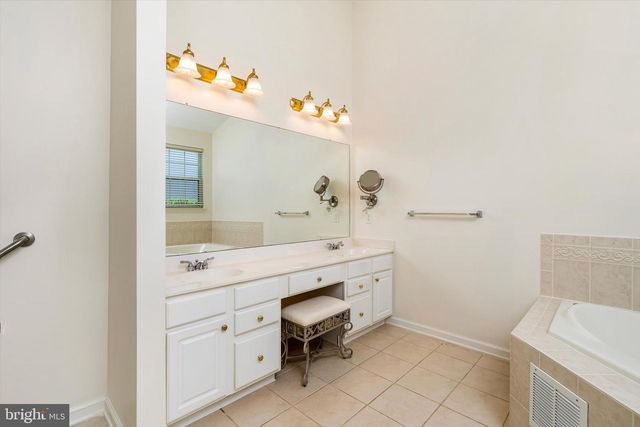 10 POWDERHORN WAY, Allentown, NJ 08501