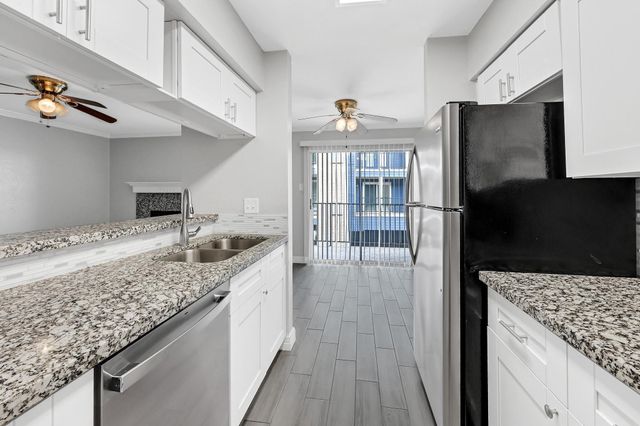 18519 Egret Bay Boulevard 1803, Webster, TX 77058