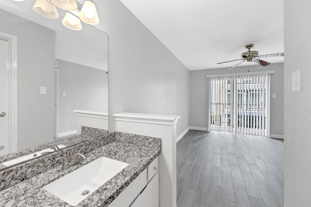 18519 Egret Bay Boulevard 1803, Webster, TX 77058