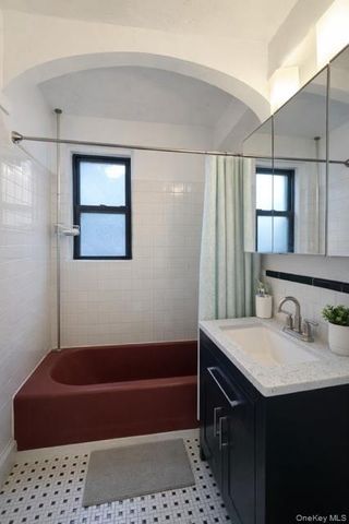 42-52 Layton Street 6F, Elmhurst, NY 11373
