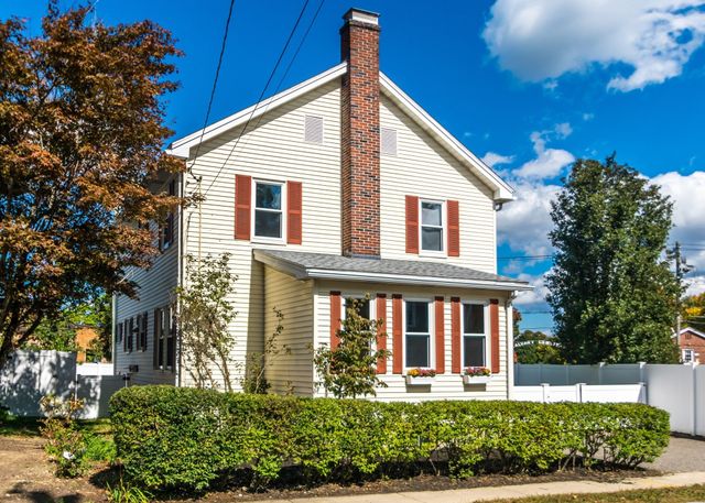 17 Hamblin Road, Waltham, MA 02453