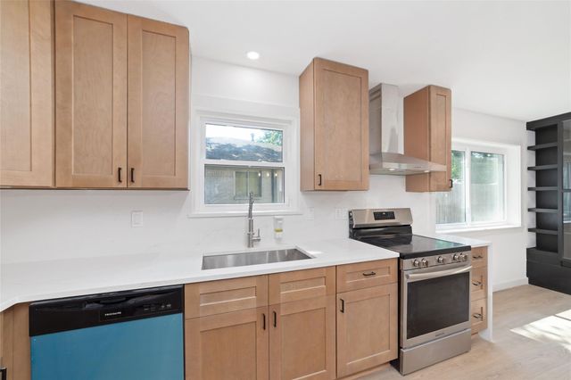 5950 Dumfries Dr, Houston, TX 77096