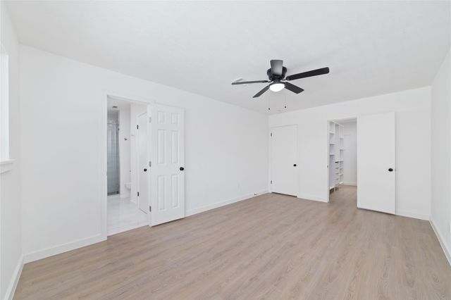 5950 Dumfries Dr, Houston, TX 77096