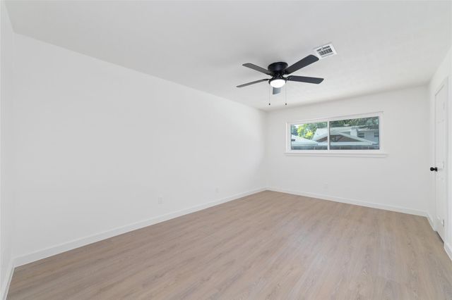 5950 Dumfries Dr, Houston, TX 77096