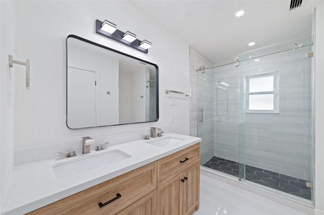 5950 Dumfries Dr, Houston, TX 77096