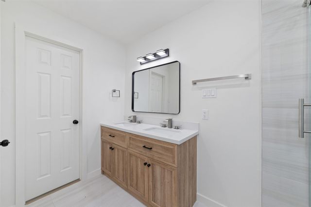 5950 Dumfries Dr, Houston, TX 77096