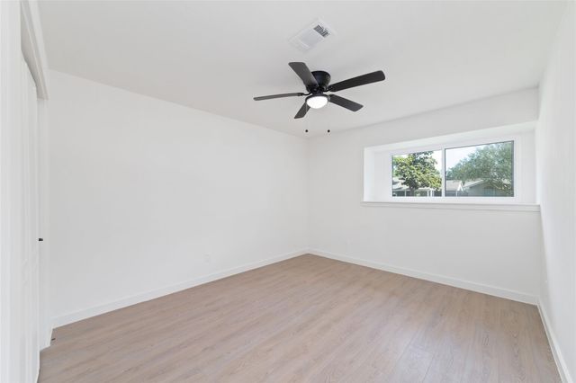 5950 Dumfries Dr, Houston, TX 77096