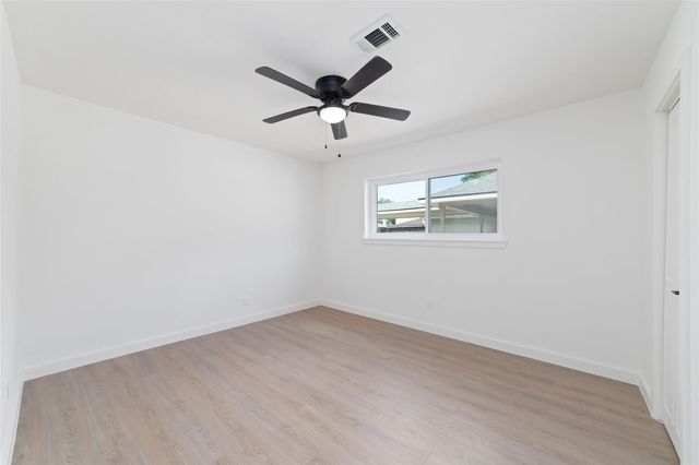 5950 Dumfries Dr, Houston, TX 77096