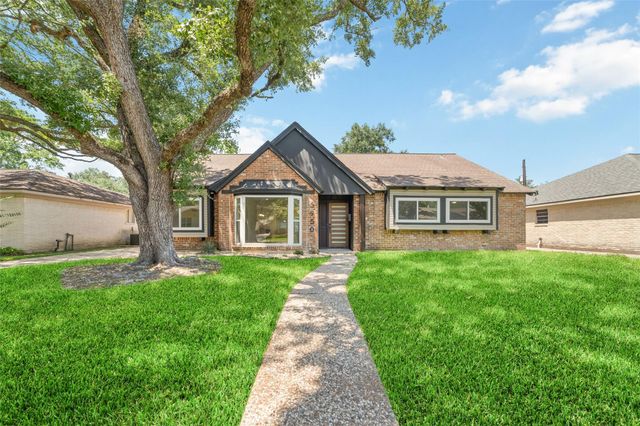 5950 Dumfries Dr, Houston, TX 77096