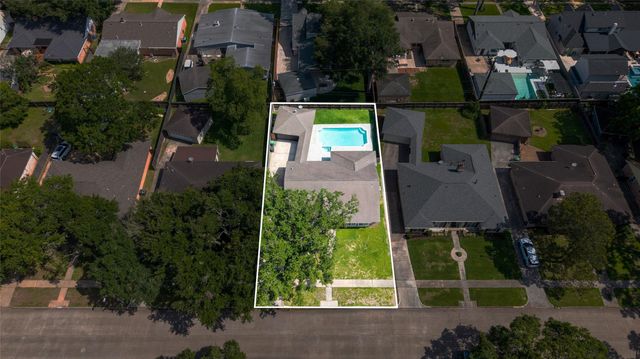5950 Dumfries Dr, Houston, TX 77096