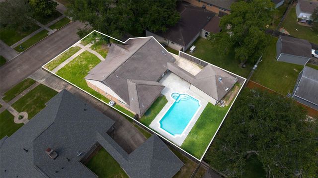 5950 Dumfries Dr, Houston, TX 77096