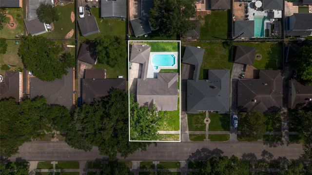 5950 Dumfries Dr, Houston, TX 77096