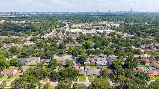 5950 Dumfries Dr, Houston, TX 77096