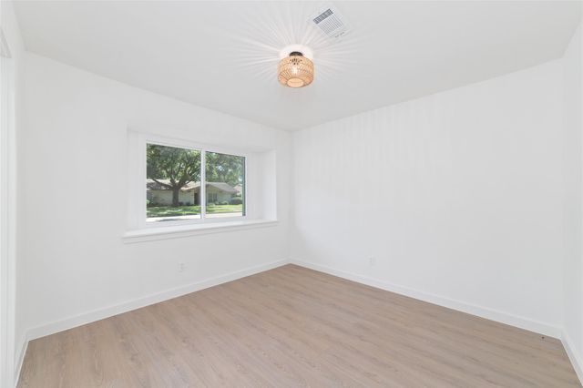 5950 Dumfries Dr, Houston, TX 77096