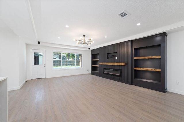 5950 Dumfries Dr, Houston, TX 77096