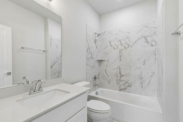 10605 Blakely Creek Road, Fort Worth, TX 76126