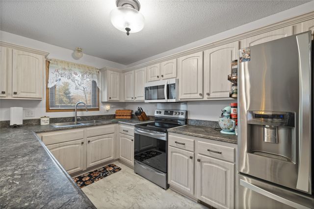 4010 SE 22nd Street, Des Moines, IA 50320