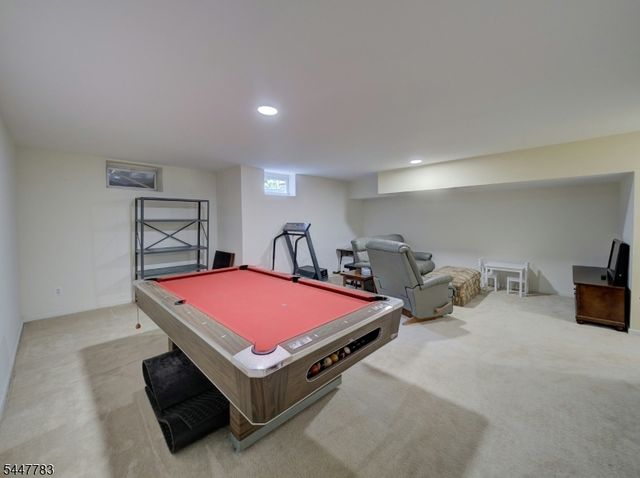 7 Old Orchard Ct, Clinton Town, NJ 08809