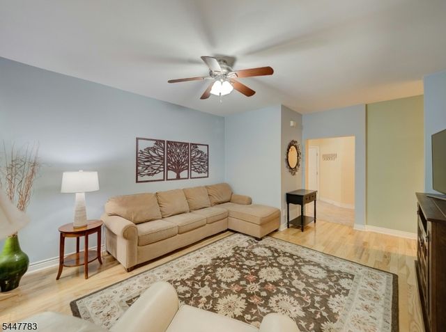 7 Old Orchard Ct, Clinton Town, NJ 08809