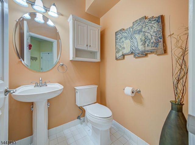 7 Old Orchard Ct, Clinton Town, NJ 08809