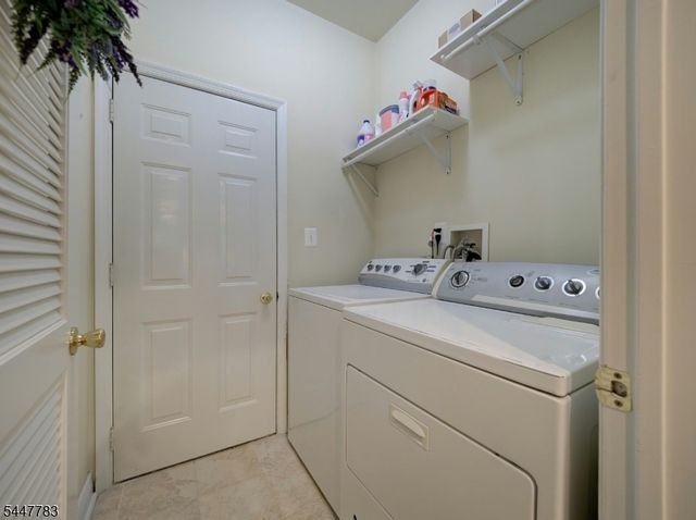 7 Old Orchard Ct, Clinton Town, NJ 08809
