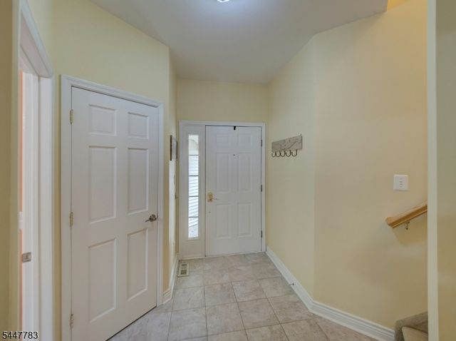 7 Old Orchard Ct, Clinton Town, NJ 08809