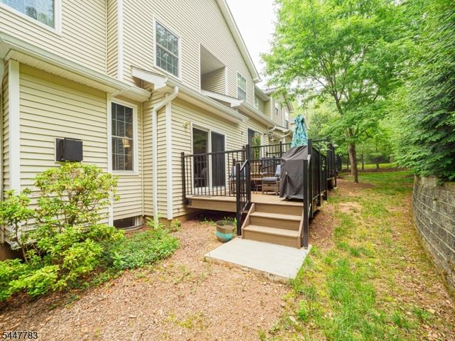 7 Old Orchard Ct, Clinton Town, NJ 08809