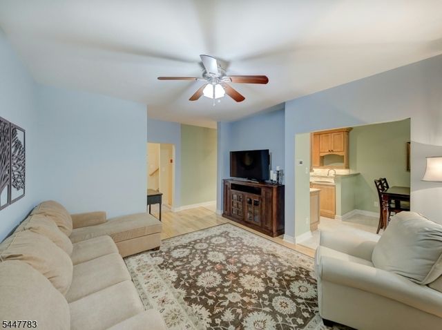 7 Old Orchard Ct, Clinton Town, NJ 08809